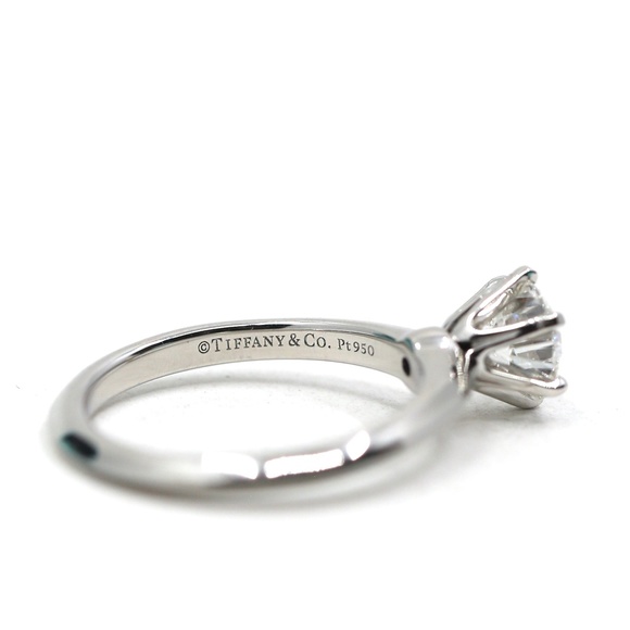 Tiffany & CO. Knife Edge 0.91 Carat Ring - Picture 9 of 16